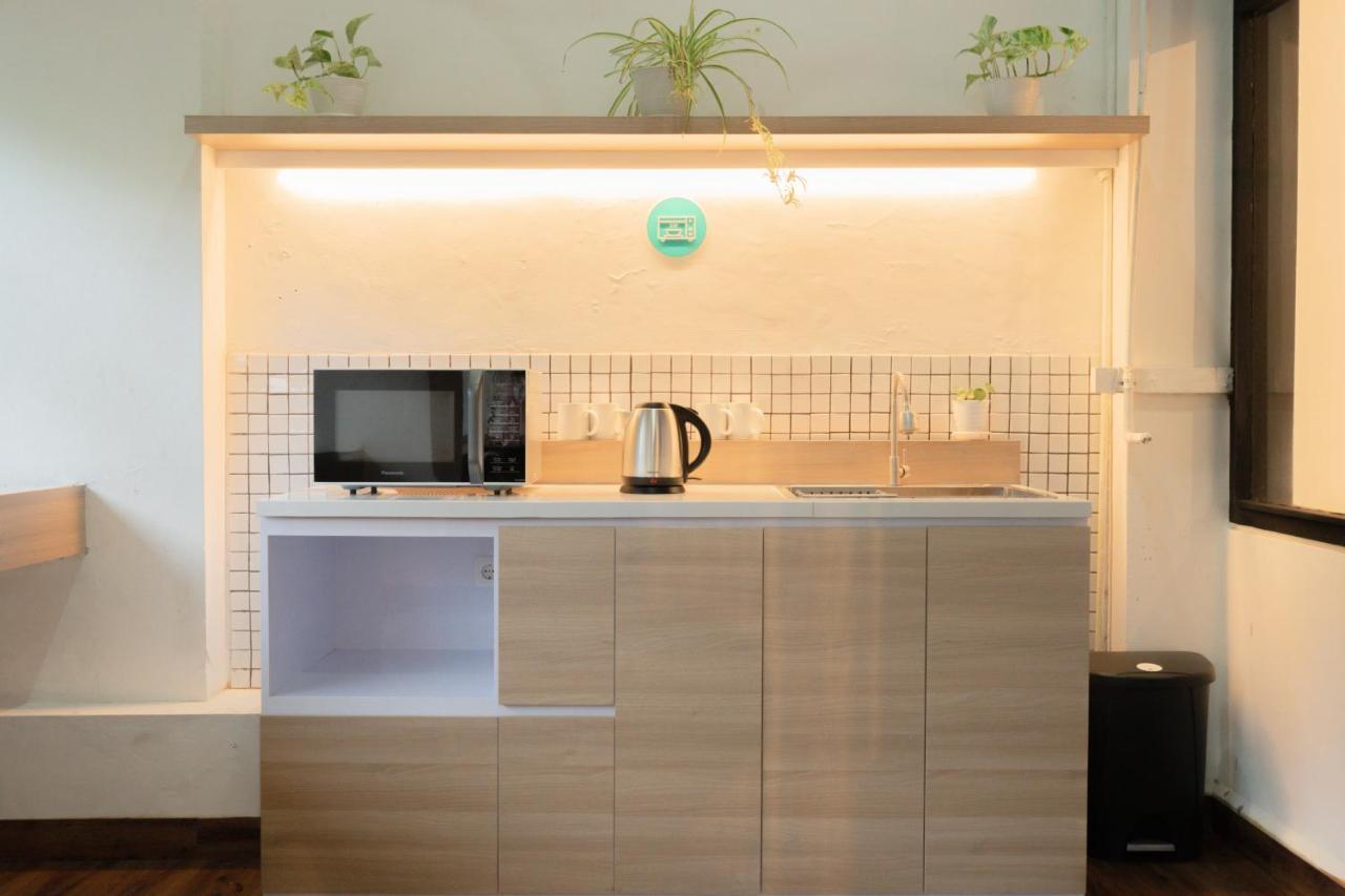 Hotel Bobobox Alun-Alun Malang Extérieur photo