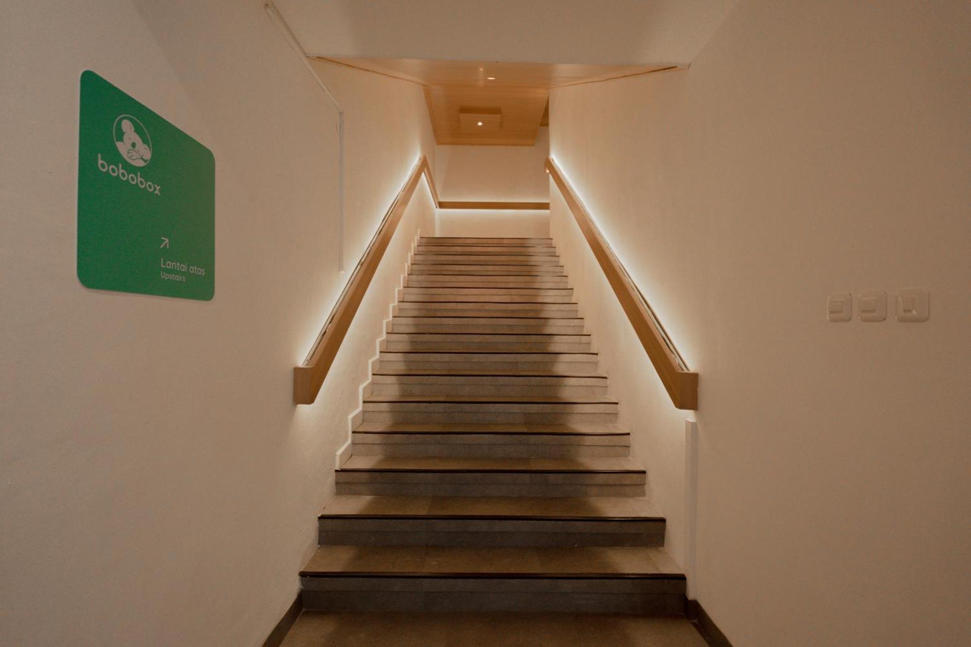 Hotel Bobobox Alun-Alun Malang Extérieur photo