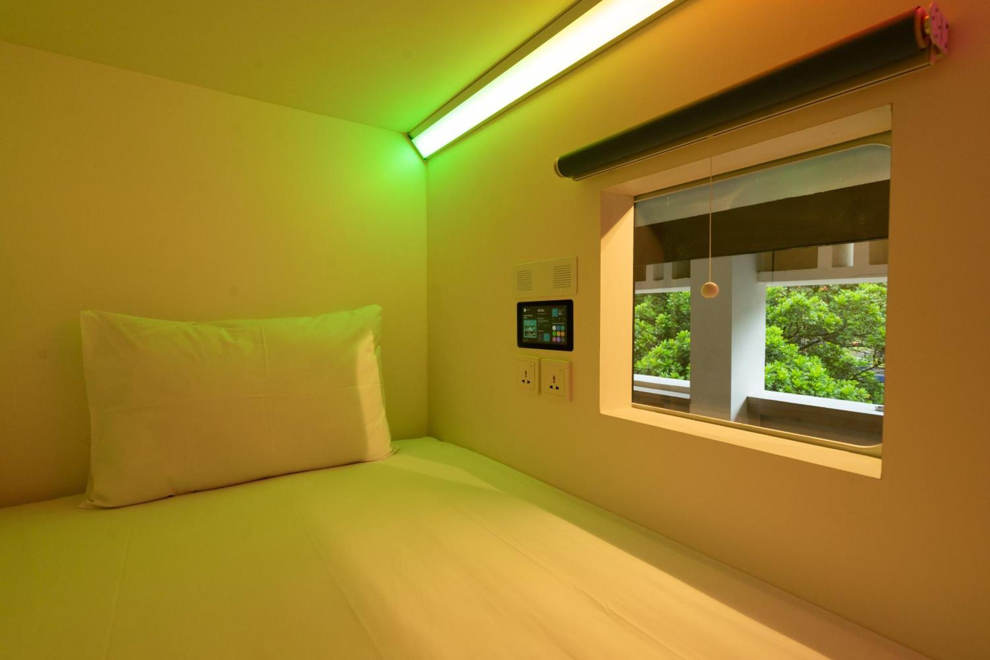Hotel Bobobox Alun-Alun Malang Extérieur photo