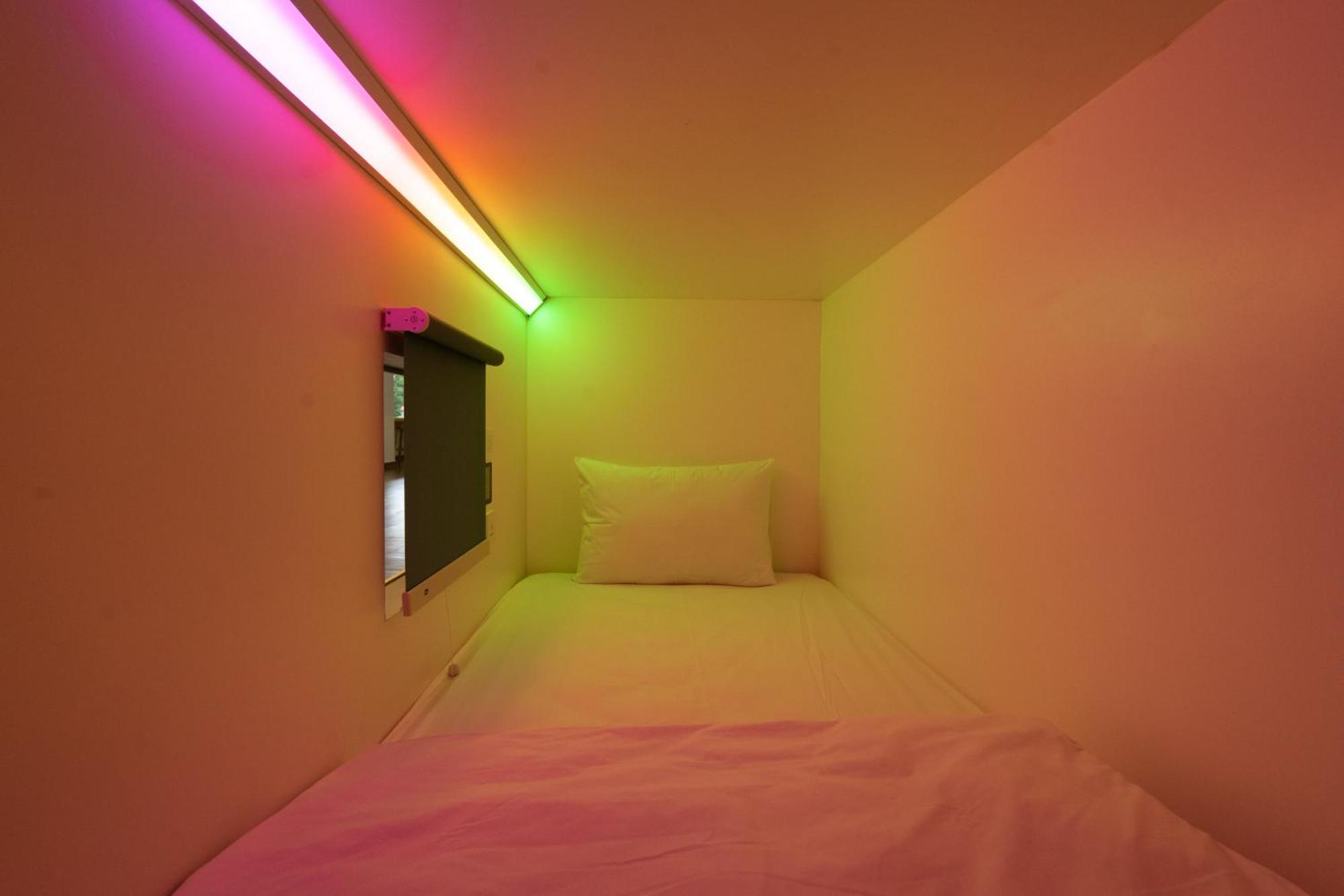 Hotel Bobobox Alun-Alun Malang Extérieur photo