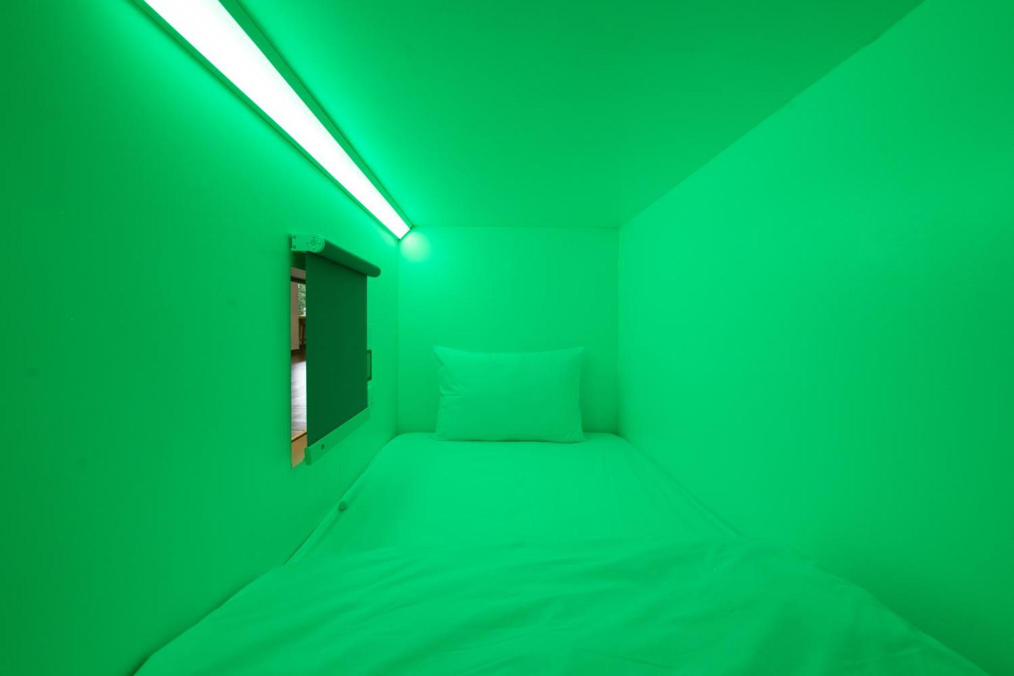 Hotel Bobobox Alun-Alun Malang Extérieur photo